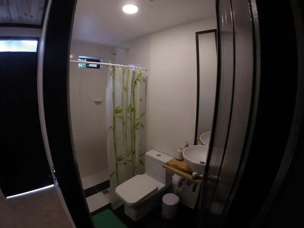 Blackpine Hostel Медельин