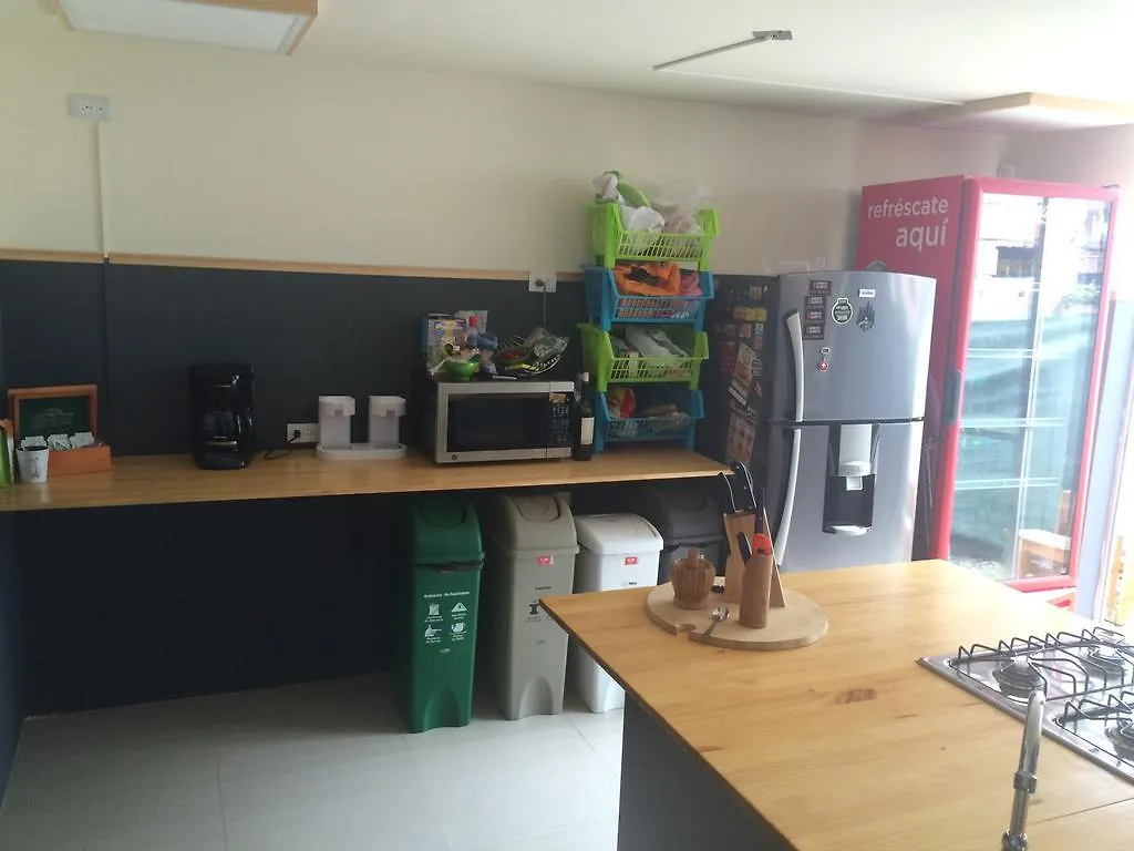 Blackpine Hostel Медельин Колумбия