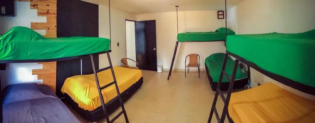 Blackpine Hostel Медельин
