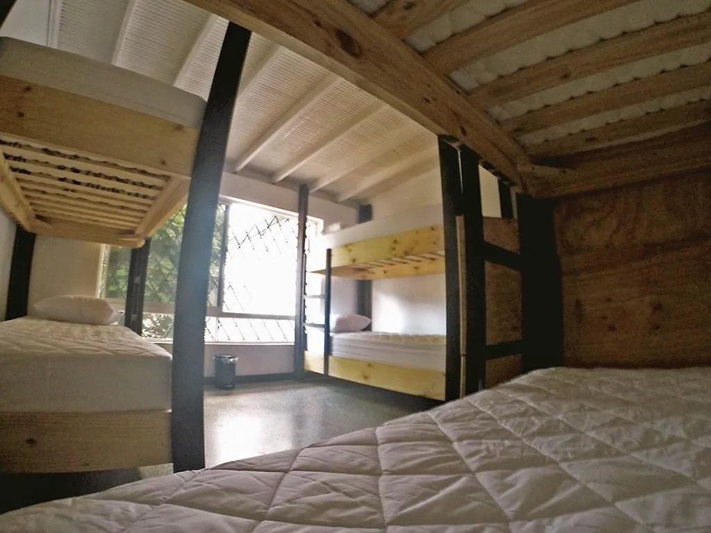 Blackpine Hostel Медельин